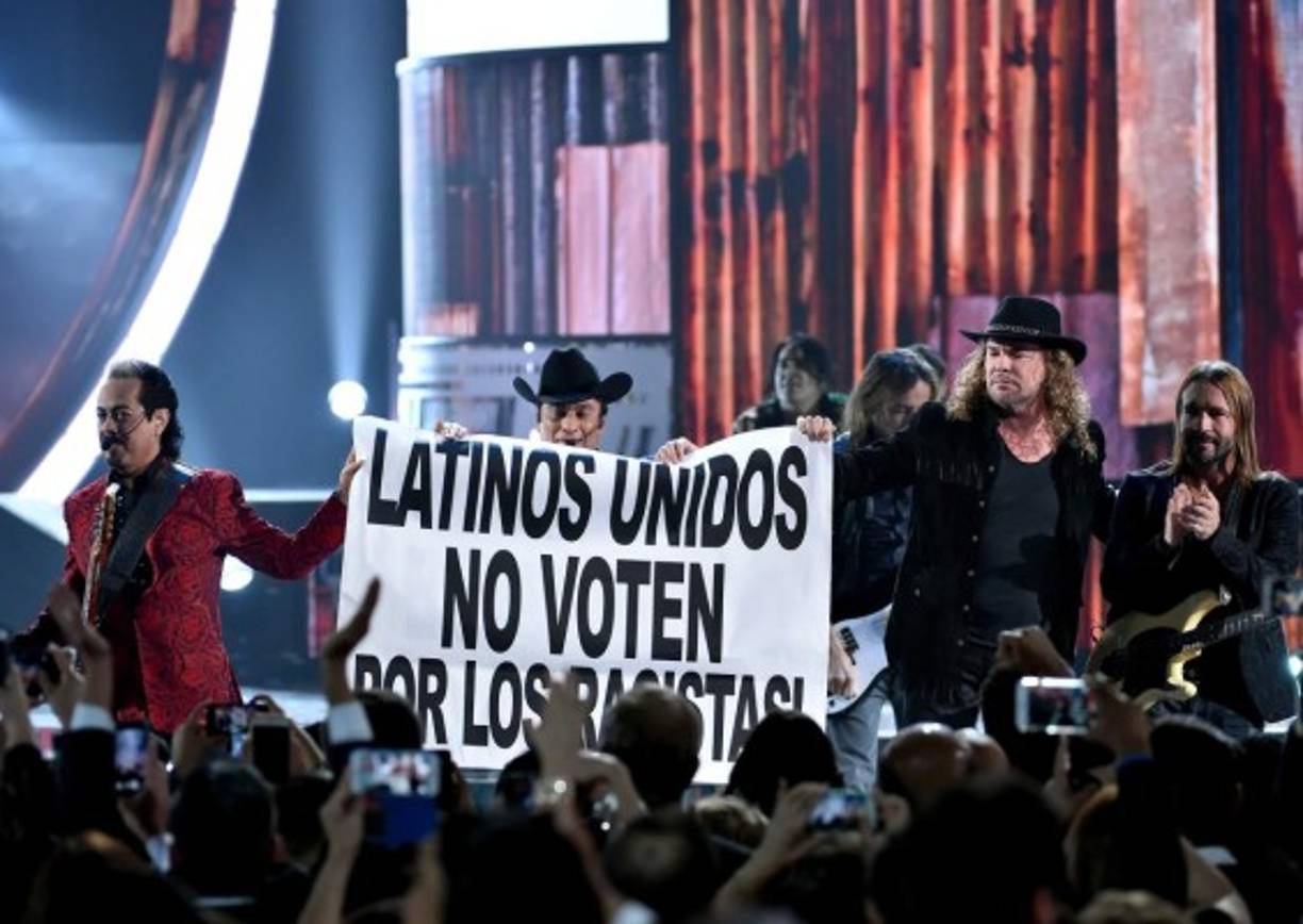 Tigres del Norte y Maná hicieron un llamado a no votar por los racistas.