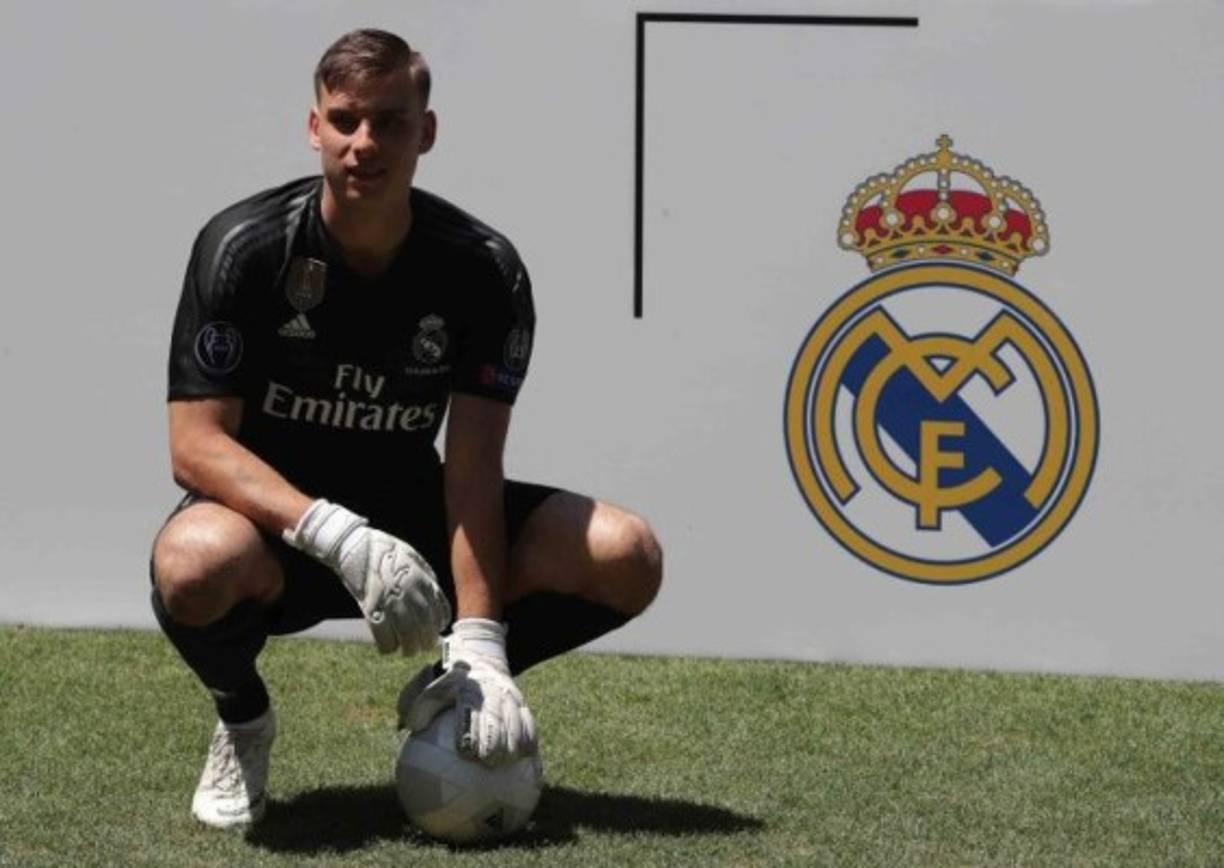 Andriy Lunin está muy cerca de irse cedido al Leganés. El portero ucraniano, fichado este verano por el Real Madrid procedente del Zorya Luhansk, saldrá del club blanco en busca de experiencia en Primera División y el club pepinero será su destino, ya que reúne las condiciones perfectas para su desarrollo.
