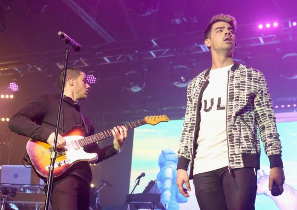 Nick Jonas y Joe Jonas.