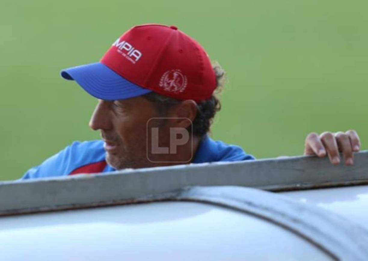 Pedro Troglio se mostró inconforme con el accionar de sus dirigidos.