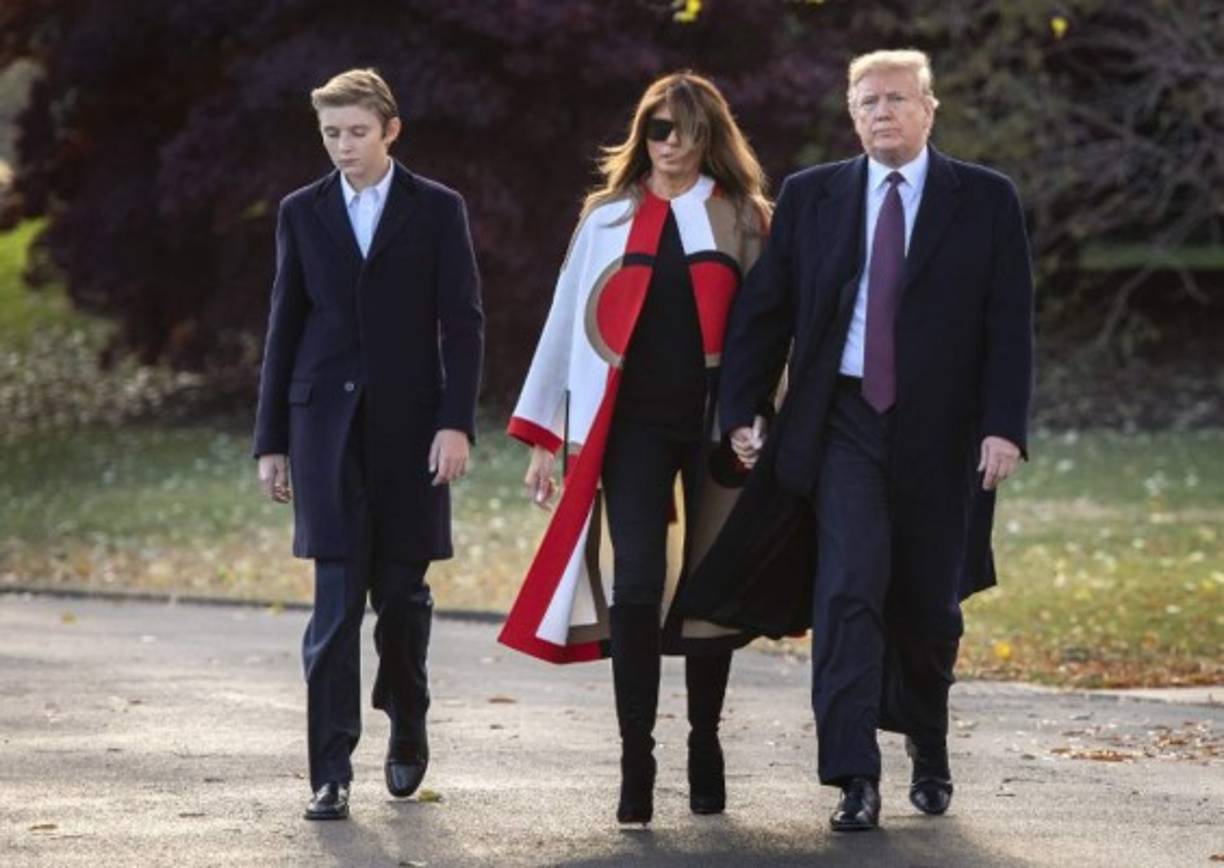 El único hijo del magnate y Melania, Barron, reapareció en público para viajar junto a sus padres a Florida.