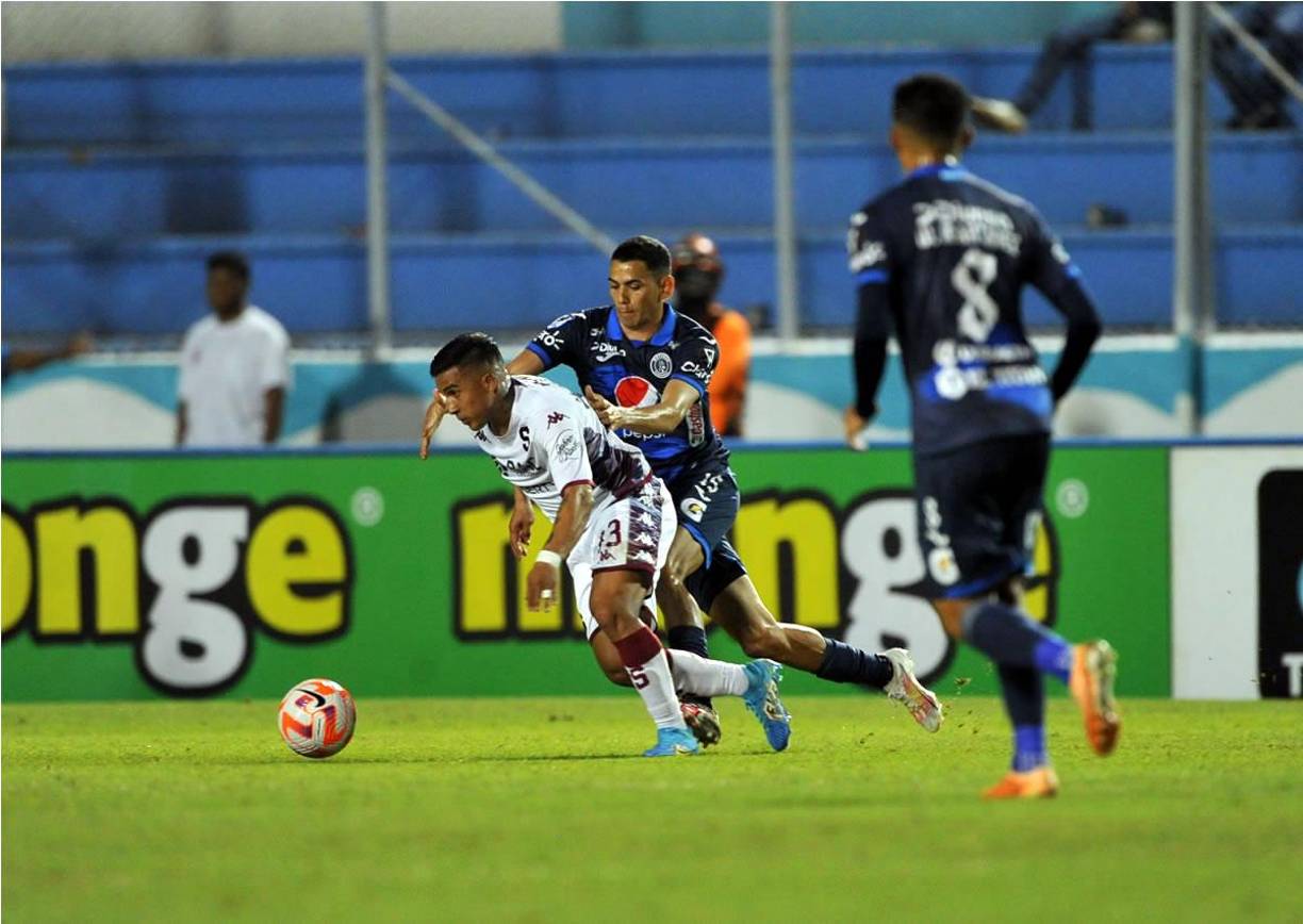Otro protagonista fue Michaell Chirinos, el jugador hondureño del Saprissa, que metió en apuros a la defensa de Motagua.