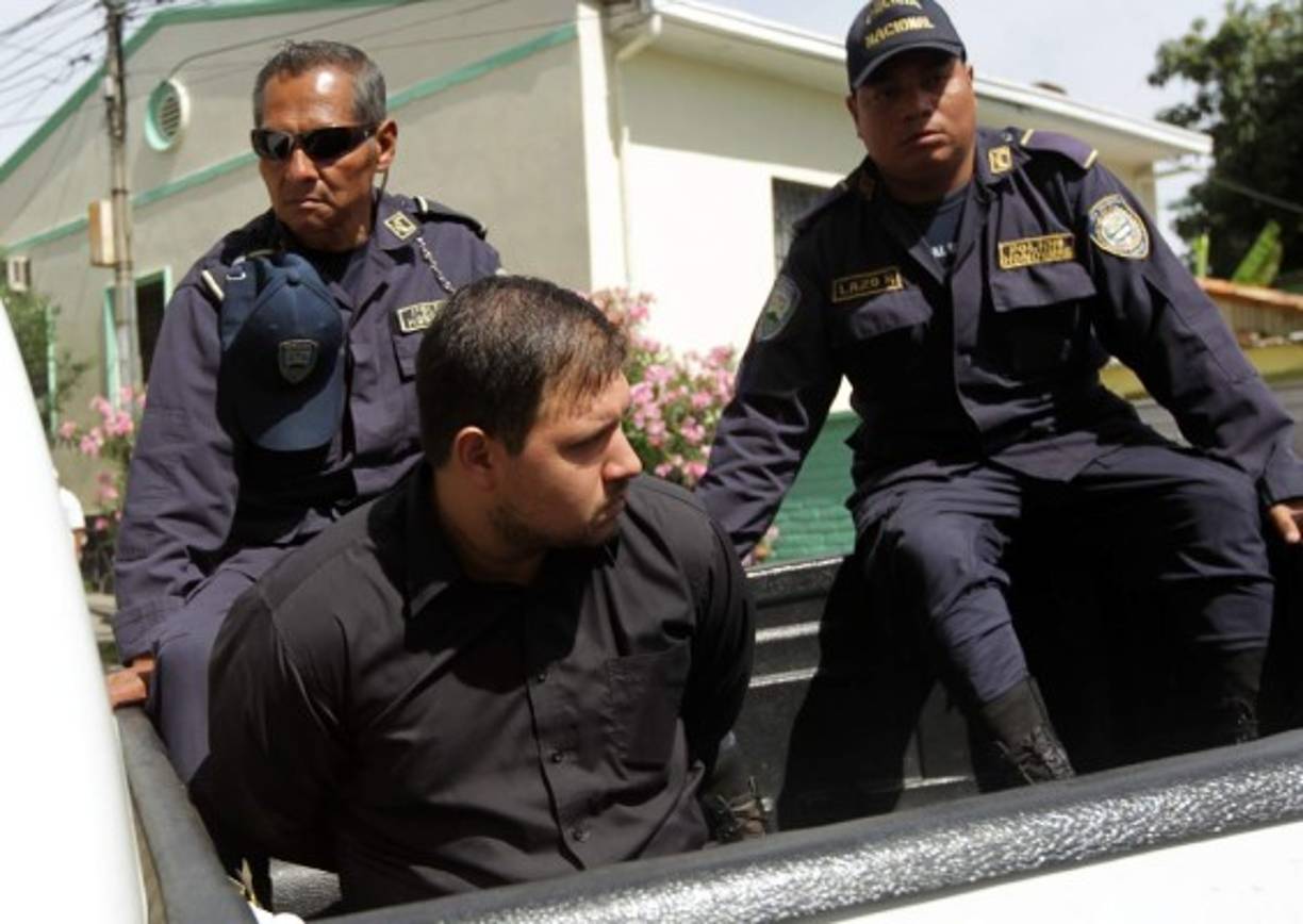 A eso de las 10:00 am Rigoberto Andrés Paredes Vélez fue trasladado a los juzgados capitalinos para la audiencia de declaración de imputado.