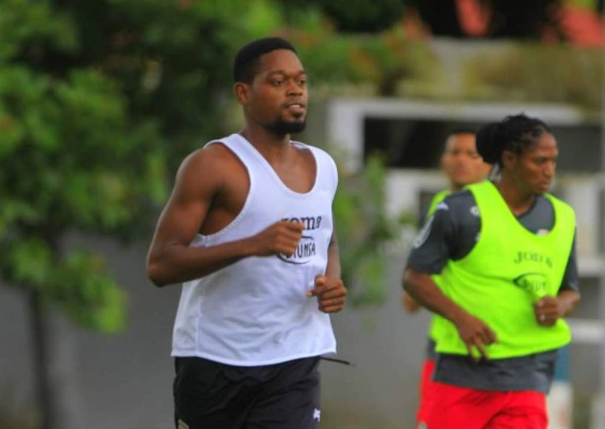 El delantero Víctor Arzú se presentó a la pretemporada del Social Sol, equipo con el que seguirá jugando en el próximo torneo.