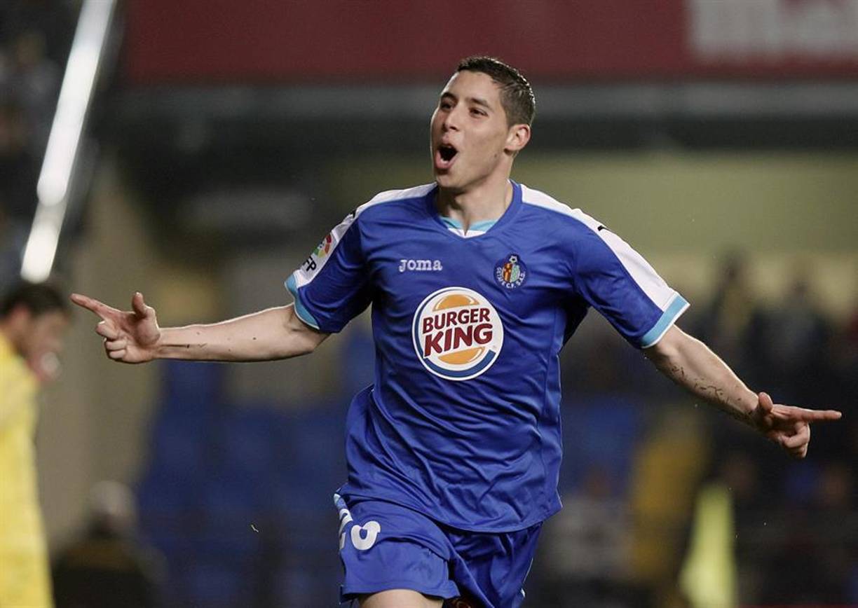 En 2010 llegó al Getafe para jugar una campaña en el filial y, a la siguiente, subió al primer equipo, con el que estuvo dos campañas. Disputó 66 encuentros como azulón y marcó 4 goles en las campañas 2011/2012 y 2012/2013.