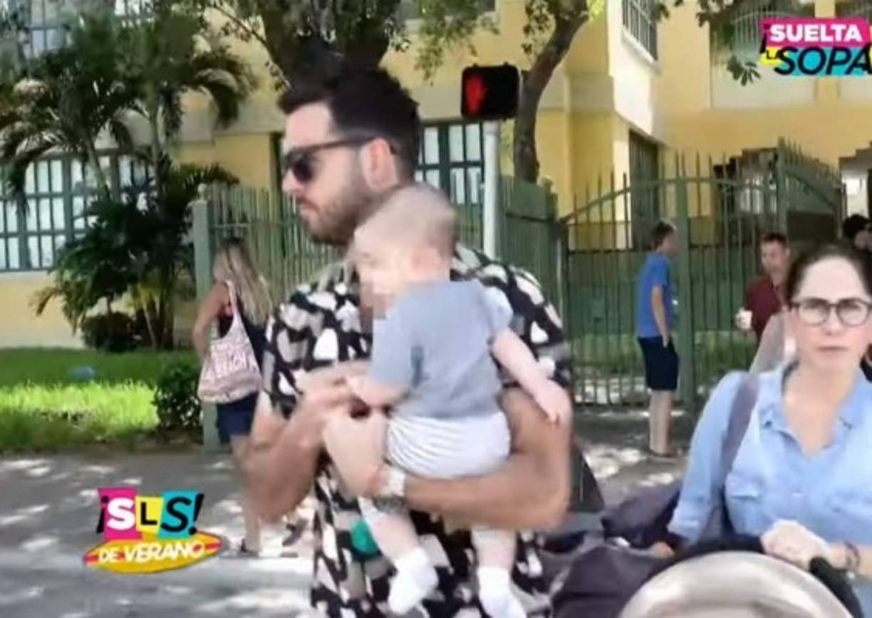 Pero este fin de semana el programa de Telemundo 'Suelta la Sopa' logró captar al actor mexicano con una melena más serie y corta.