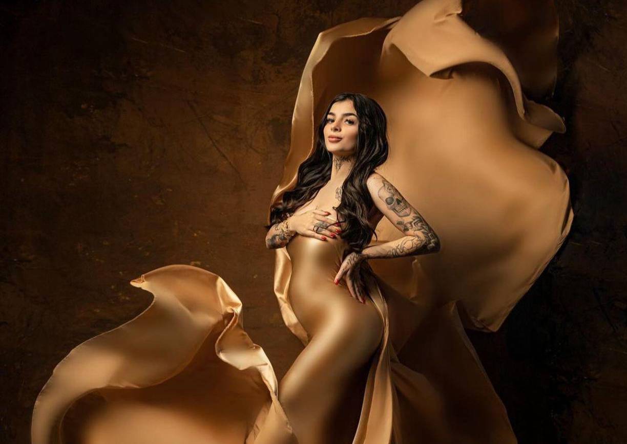 La influencer adjuntó en el mismo posteo una fotografía de su estado de embarazo. 