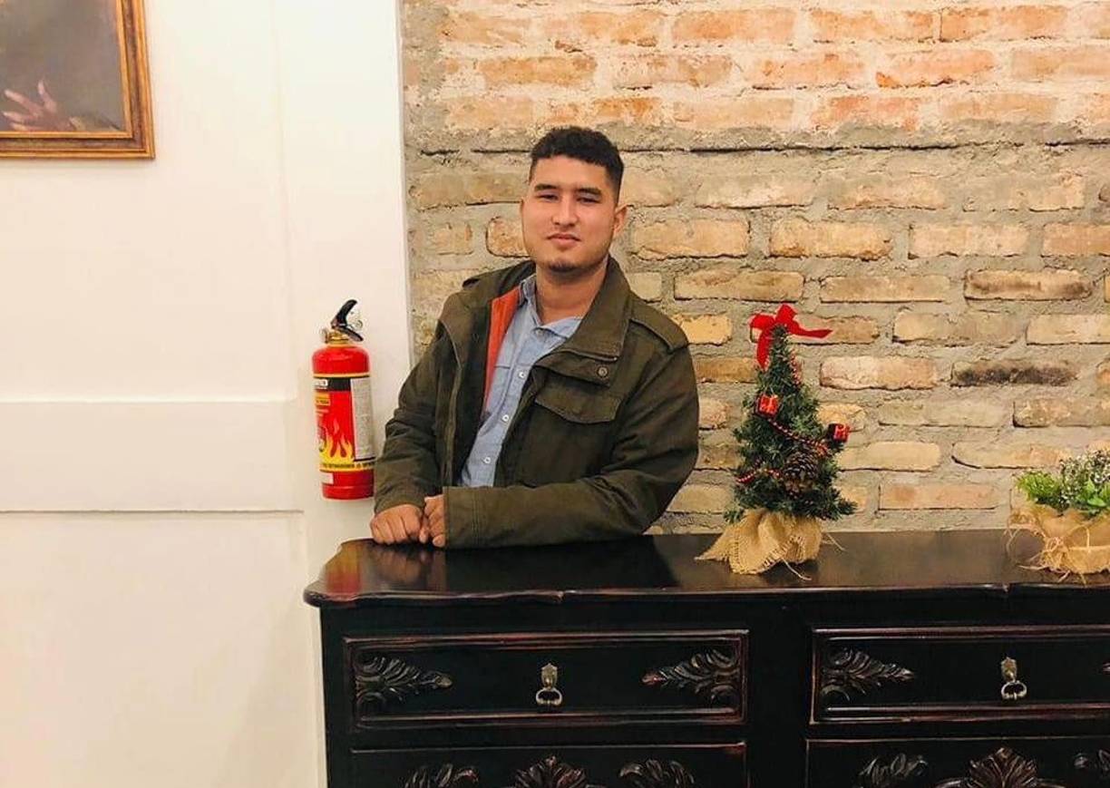 También era emprendedor, ya que tenía un pequeño negocio de venta de comida en la colonia Nuevo Amanecer, de La Entrada. 