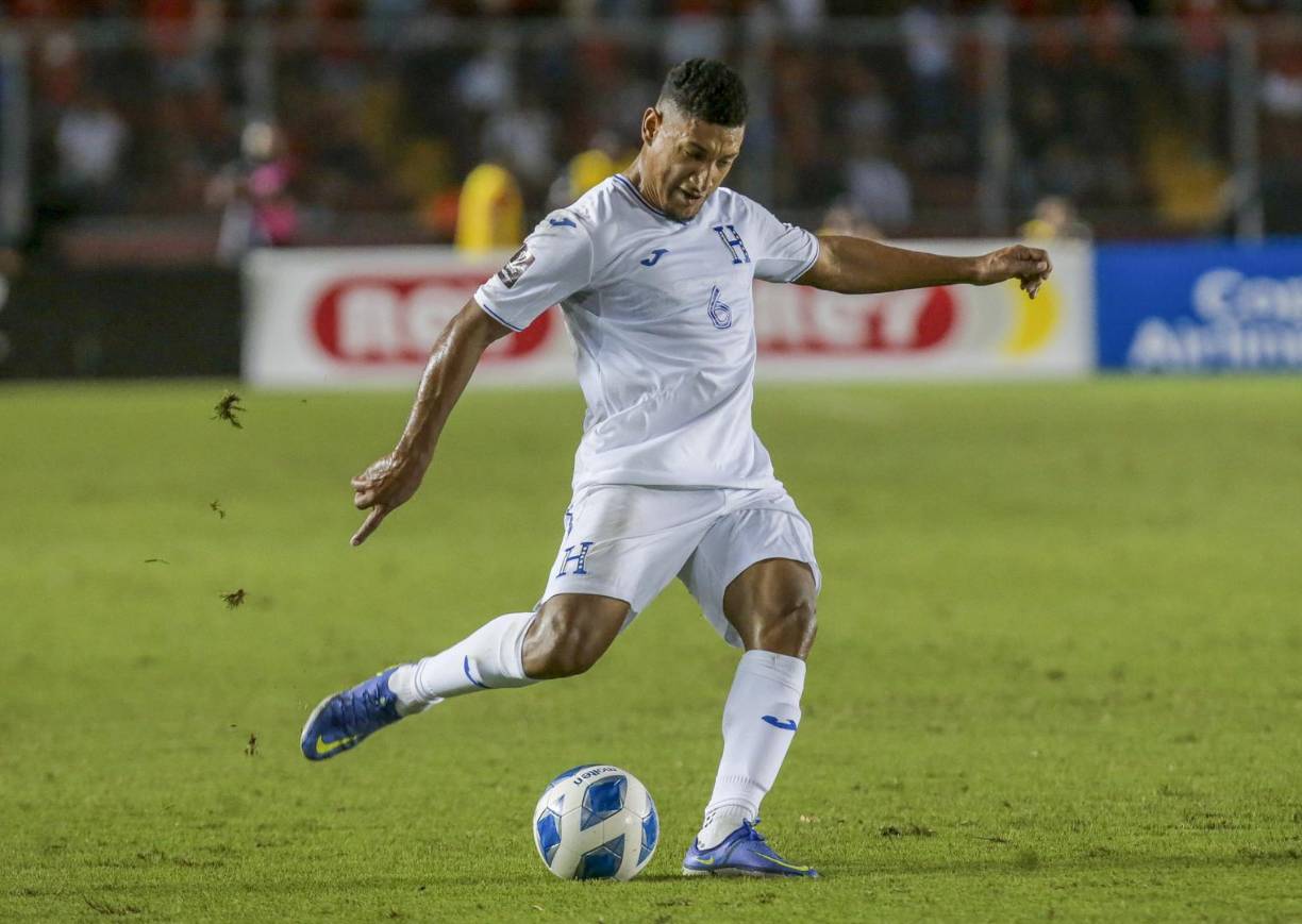 Bryan Acosta – La Concacaf incluyó al hondureño en el 11 ideal y destacó que desempeñó a la perfección el papel de recuperador de balón en el mediocampo en el empate de Honduras ante Panamá (1-1). “El jugador del Colorado Rapids de la MLS acumuló la asombrosa cantidad de 10 recuperaciones de balón para completar 58 de 64 pases”, agregó el organismo.