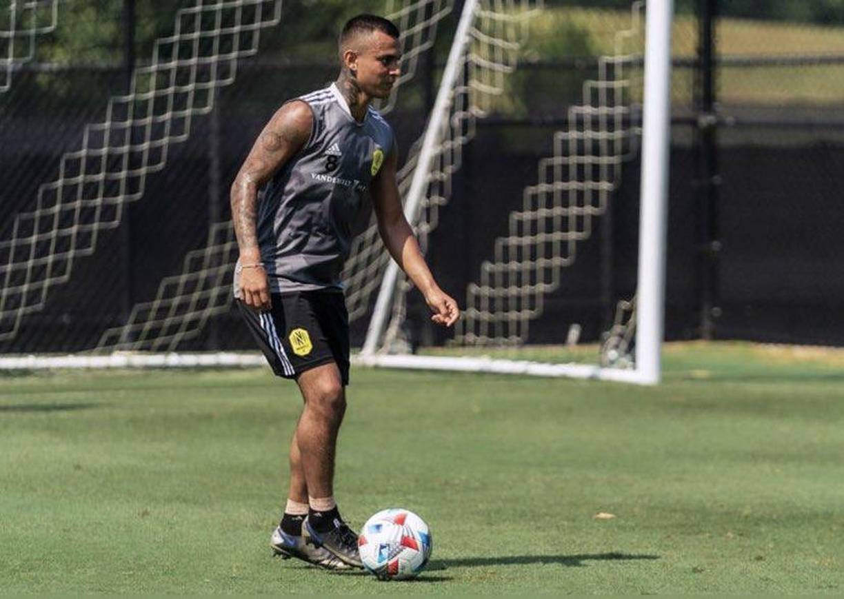 Randall Leal: Extremo tico del Nashville SC de la MLS y su costo en el mercado es de 4 millones de Euros, unos 96 millones de lempiras.