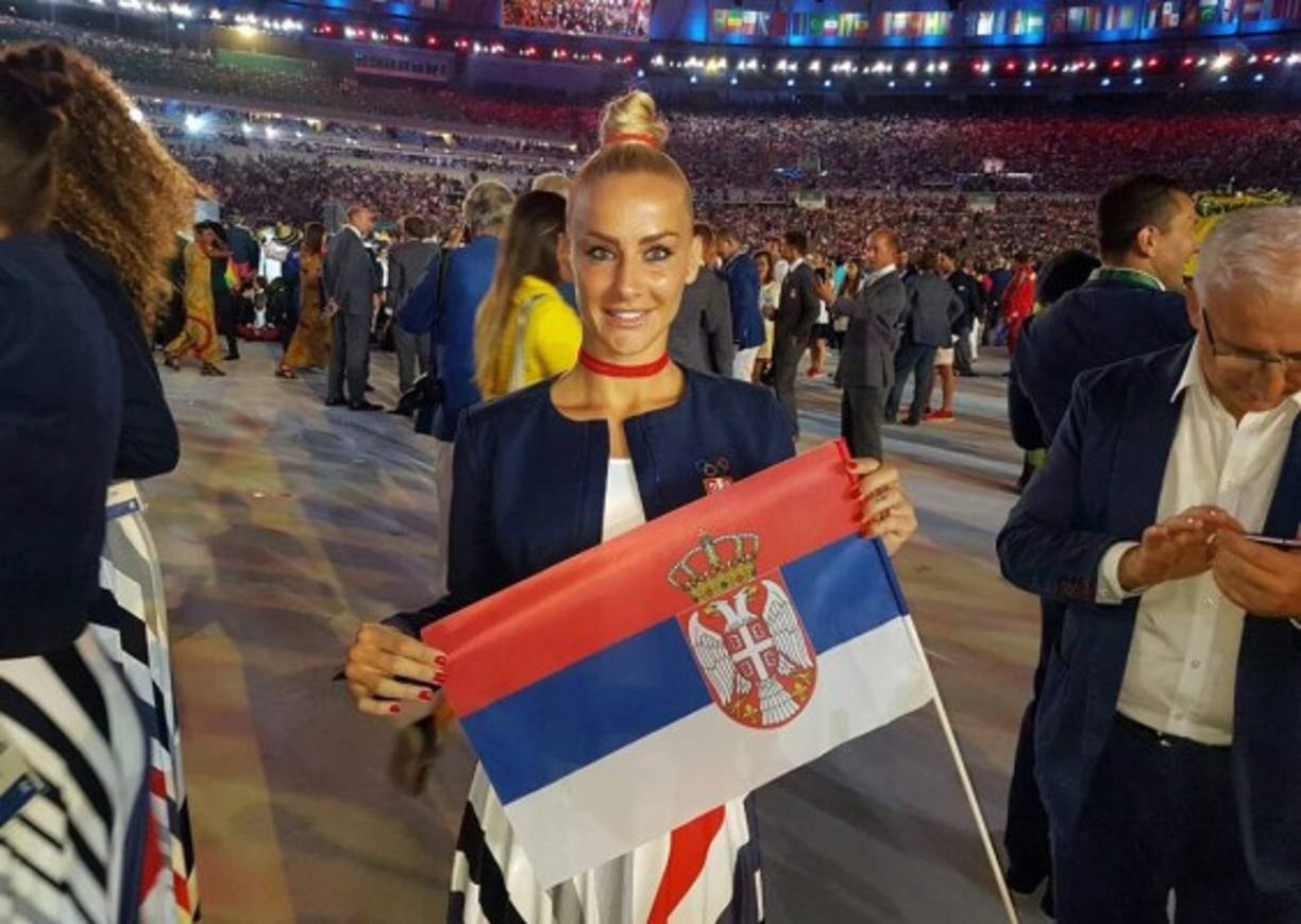 Hizo su debut en los Juegos Olímpicos de Río de Janeiro frente a España, pero no le fue bien. Aquí en los actos de ceremonia.