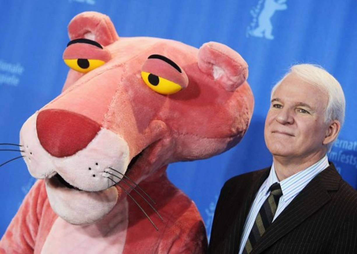 Steve Martin y la Pantera Rosa en la premier de la película en el festival de cine de Berlín, Alemania el 13 de febrero de 2009.