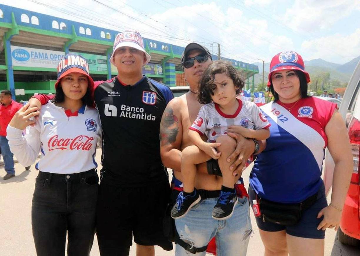 Un gran ambiente se vive en el estadio Juan Ramón Brevé Vargas de Juticalpa con la final de ida.