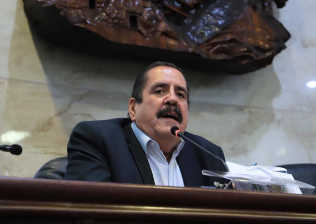 No obstante, la congresista destacó “la humildad” de su tío Carlos Zelaya, al deponer su cargo de diputado y secretario del Congreso Nacional. 