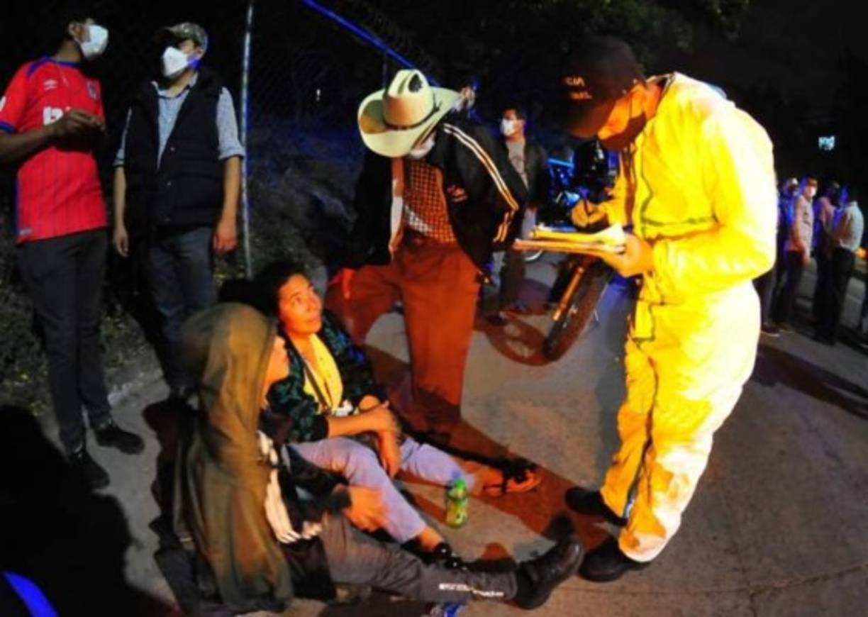 La progenitora del militar de TikTok contó que él estaba sufriendo de una fuerte depresión amorosa después de haberse enterado que su compañera de hogar le había sido infiel con otro hombre. 'Esa depresión fue por que ella le coqueteaba a mi sobrino y él (Esdras) se deprimió por que la encontró en el hecho (acto sexual) con mi sobrino', manifestó doña María Berríos.<br/>