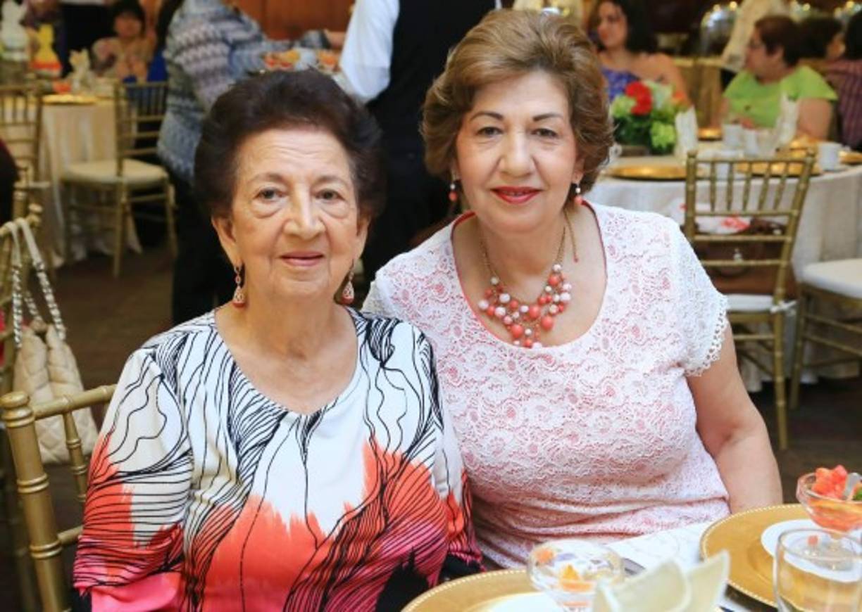 Rennée Canahuati y Olga Kawas.