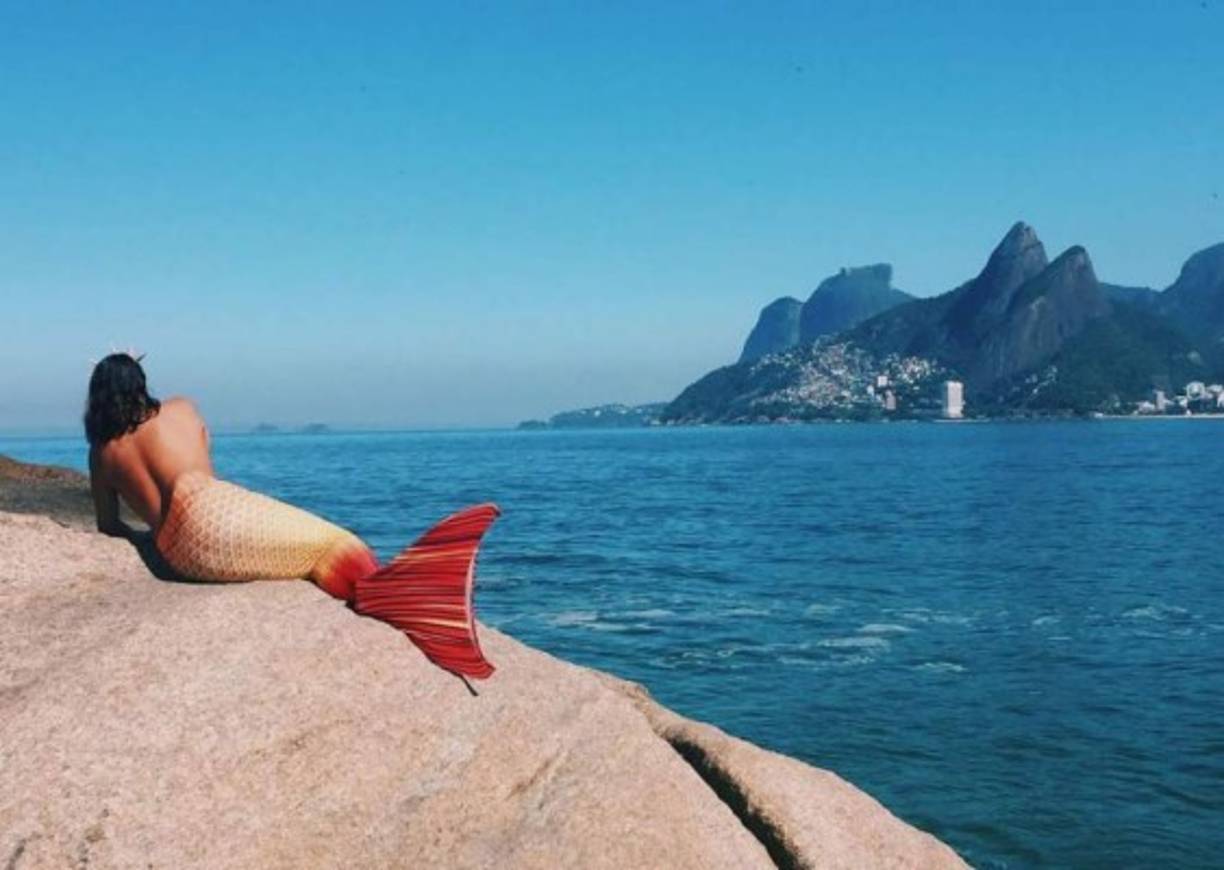 David señala que siempre amaba a La Sirenita y desde entonces quería imitarla en el agua, tomaba una sábana así y la enrollaba alrededor de sus piernas.<br/>