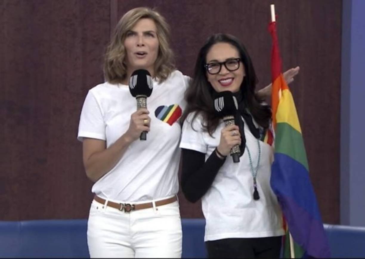 Fue con Yolanda que Montserrat se declaró públicamente gay a mediados de 2019. 'Ay Joe, definitivamente tenía que salir contigo aquí en este programa, después de 20 años, cada quien su tiempo, cuando sea el momento indicado. ¡Por fin salimos del clóset!', dijo Oliver.<br/>