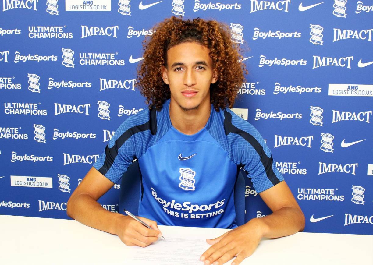 OFICIAL: El joven centrocampista Hannibal Mejri es nuevo jugador del Birmingham. Llega cedido a préstamo por parte del Manchester United.