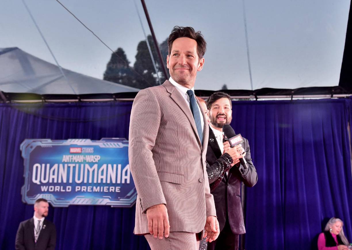 El padre de Rudd, Michael, trabajó como guía turístico y se desempeñó como vicepresidente de Trans World Airlines, según el Irish Post. Su padre murió de cáncer en 2008. En días recientes Paul estrenó en cines Ant-Man and The Wasp Quantumania. La premier fue en el Village Theatre en Westwood, California.