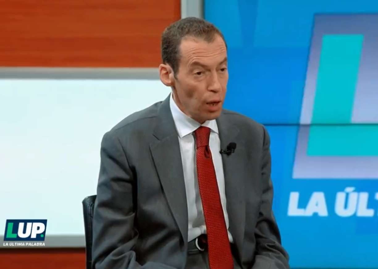  Sin embargo, la adquisición de Fox Sports por parte de Grupo Lauman (anteriormente propiedad de Disney) resultó en una reducción salarial para todo el talento en el canal, incluido Marín