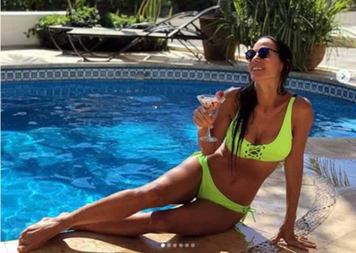 La modelo argentina Natalia Fassi fue amante del futbolista argentino Carlos Tévez, quien estaba de novio con Vanesa Mansilla.