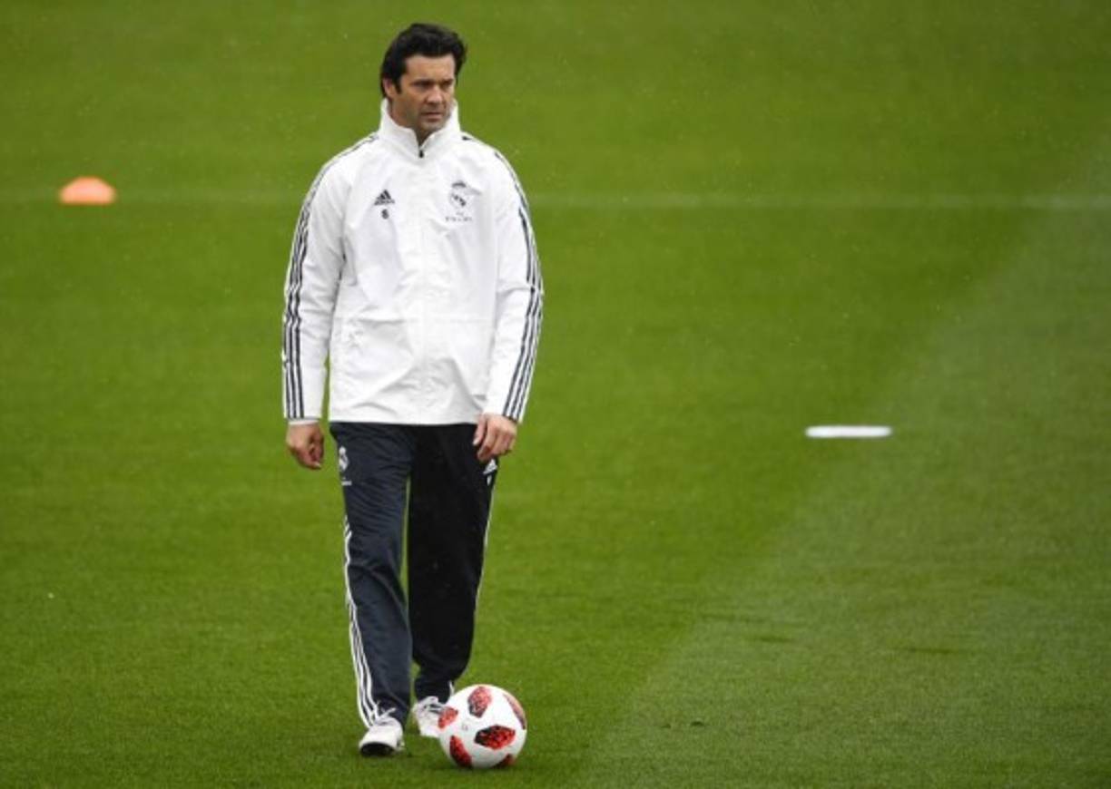 Solari, ex entrenador del equipo filial del Real Madrid, fue inicialmente nombrado a fines de octubre, después del correctivo que el Barcelona le propinó al club merengue en el Clásico (5-1). Hoy medios españoles revelan los planes que tiene el equipo en enero del 2019, se vienen fichajes y salidas.