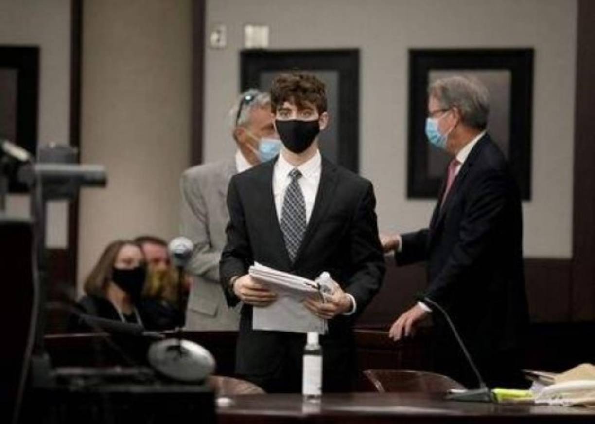 El joven no podía creer la sentencia. De inmediato, su rostro se proliferó en medios de comunicación. Allí estalló el fenómeno. La fama invadió el círculo de Herrin. Una usuaria de TikTok publicó un video en esa red social con imágenes de Herrin y acompañado de esta frase: 'Deben darse más oportunidades. Y se lo merece'. Ese video ya fue reproducido 20,8 millones de veces. Tiene más de 77,000 comentarios, especialmente favorables.