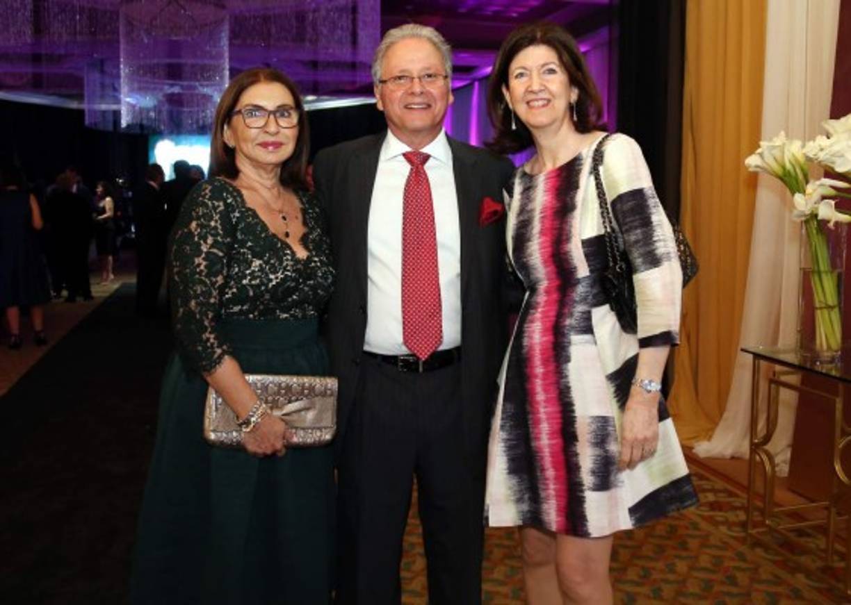 María José Vinelli con Luis y Jackie Kafie.