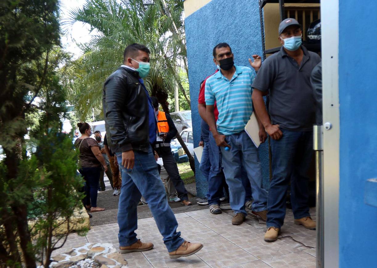 6. Reclamar la licencia de conducir en la sede de la DNVT.