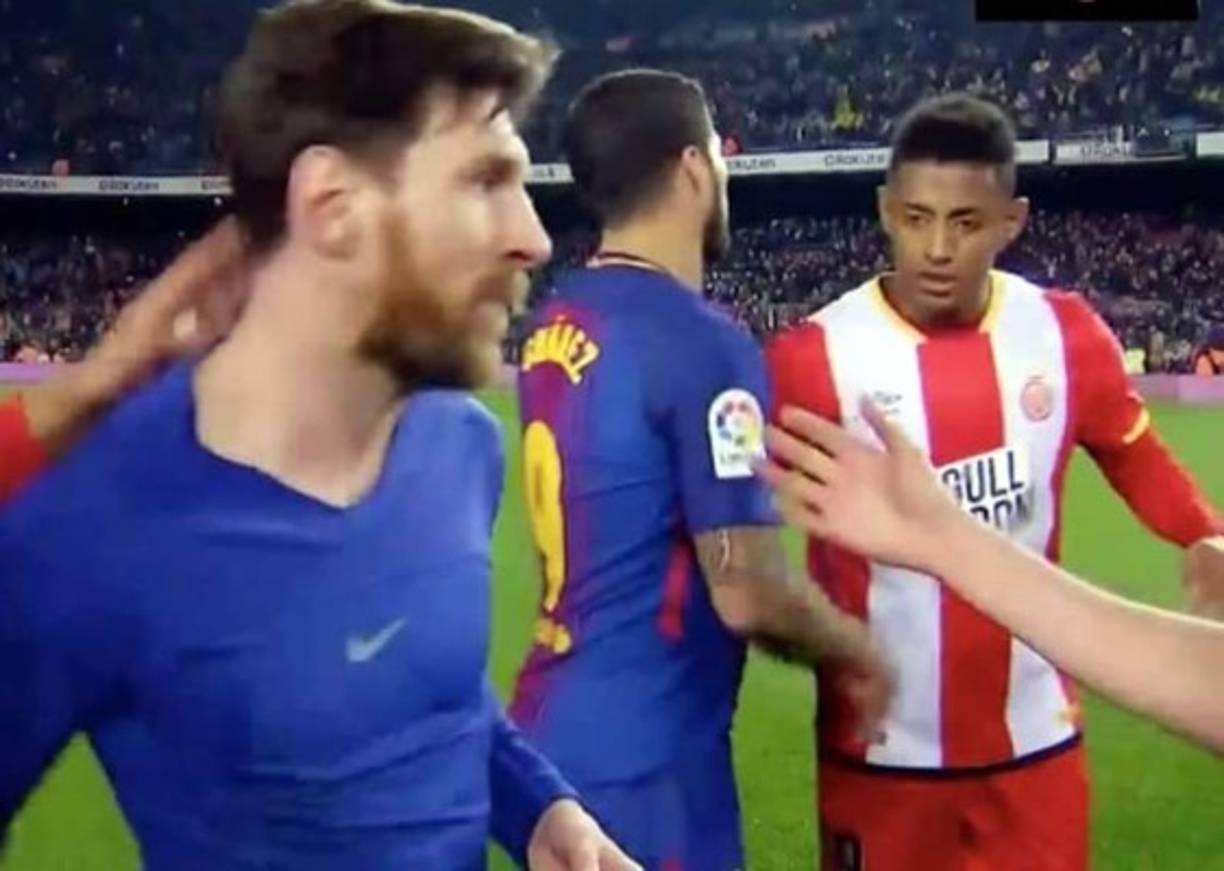 'Choco' Lozano saludó al final a Luis Suárez y a Messi.