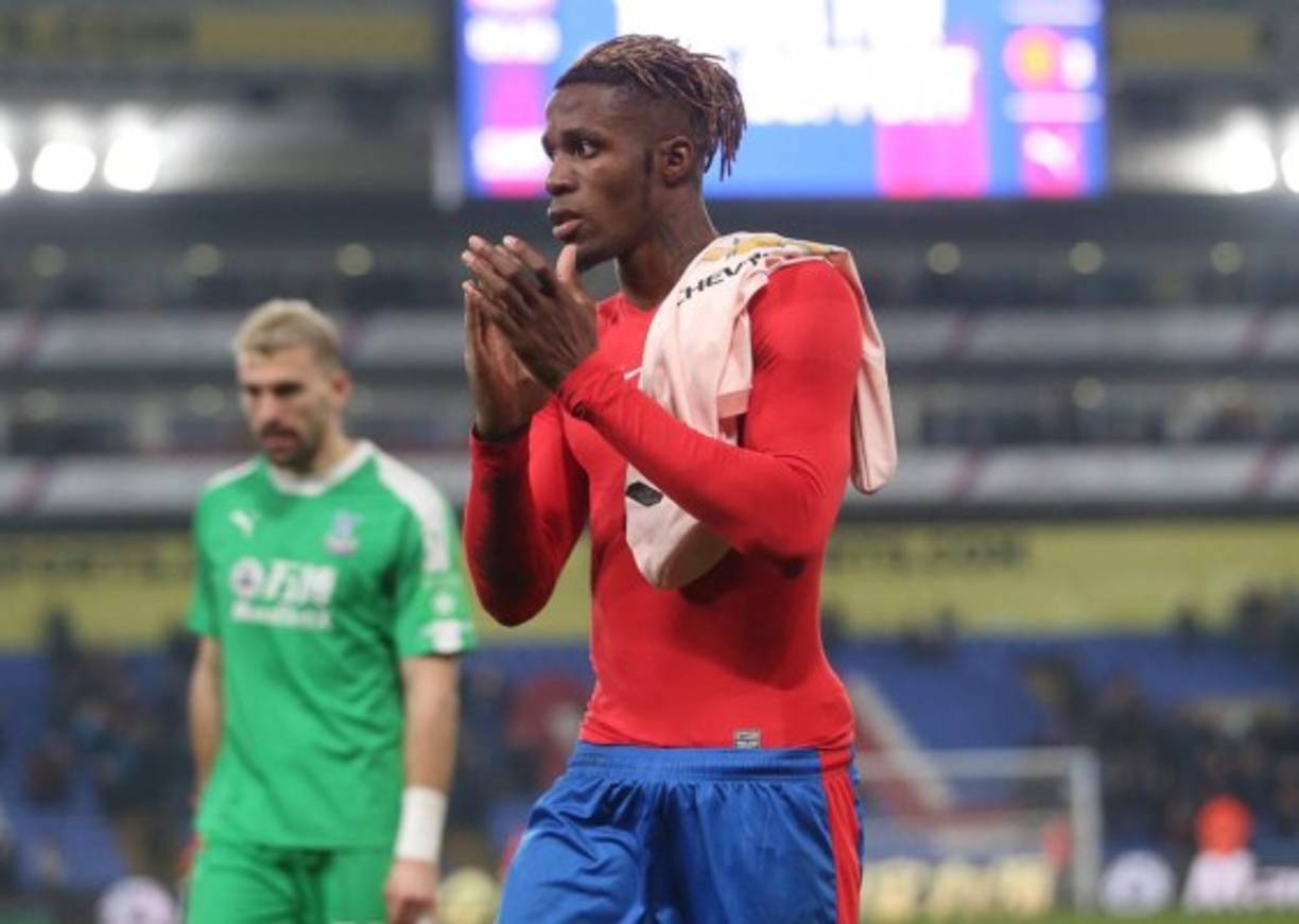 Wilfried Zaha: Según desvela Sky Sports News, el Borussia Dortmund intentará el fichaje del delantero del Crystal Palace a final de esta temporada. El extremo del Crystal Palace se ha convertido en uno de los futbolistas más desequilibrantes de la Premier.<br/>