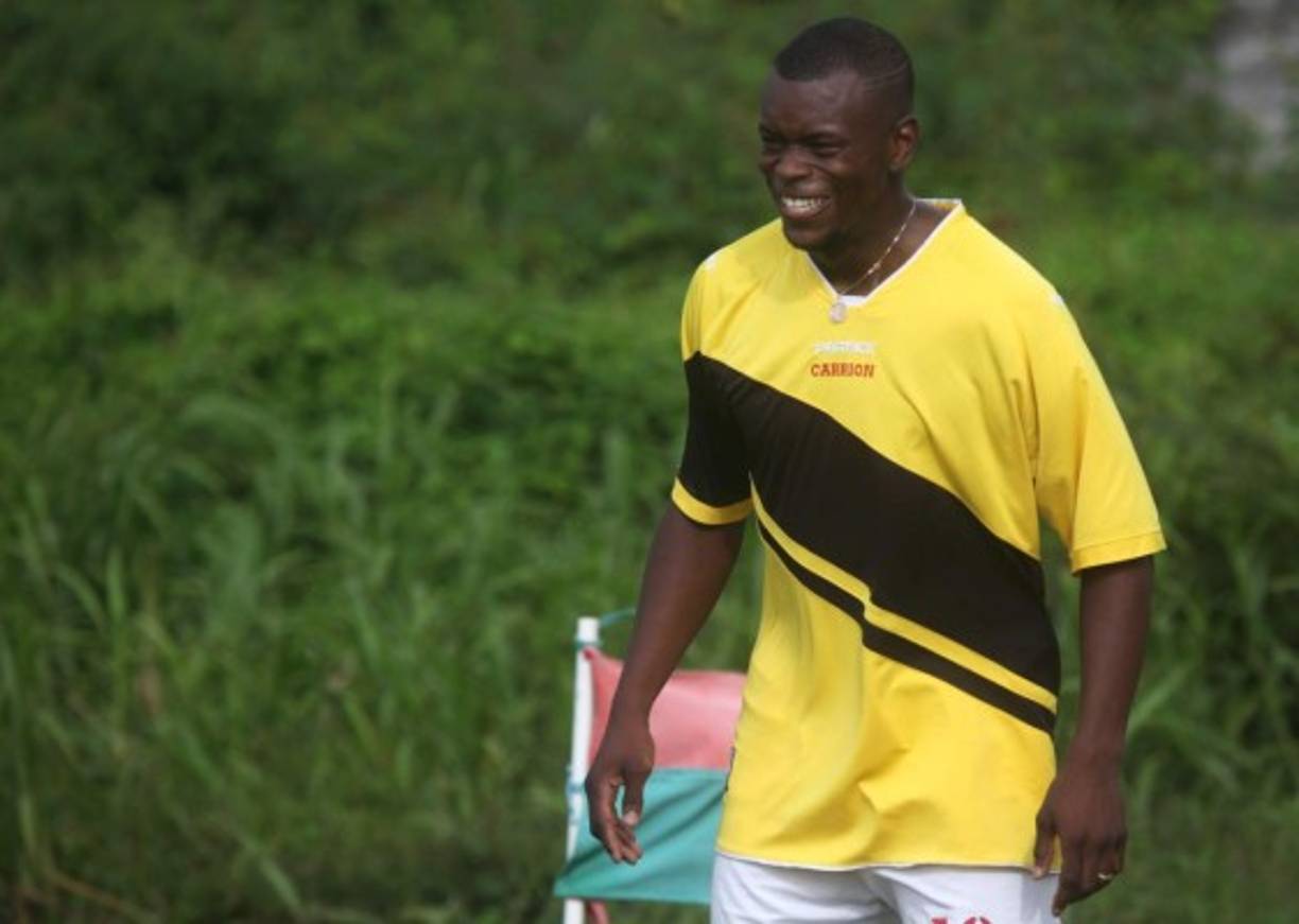 Erick Norales: El defensor hondureño suena para llegar a reforzar al Vida o Real de Minas.