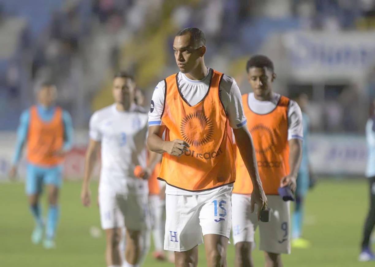 Los seleccionados hondureños se fueron del campo dolidos por perder contra Jamaica.