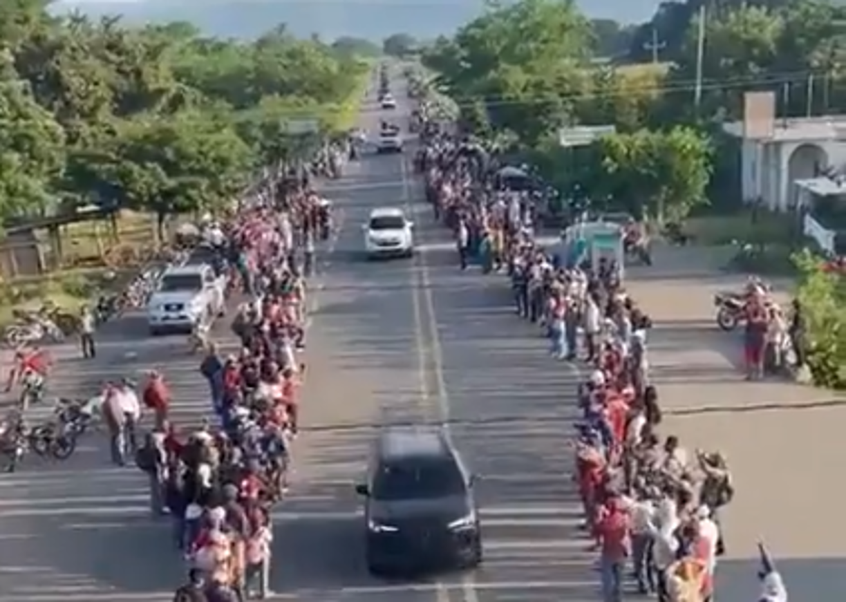 Desde hace dos años, la región fronteriza y sierra madre de Chiapas vive bajo la tensión, violencia y terror generado por la disputa entre los cárteles CJNG y Sinaloa, dejando una ola de desapariciones, secuestros, despojos y asesinatos, así como desplazamiento y reclutamientos forzados.