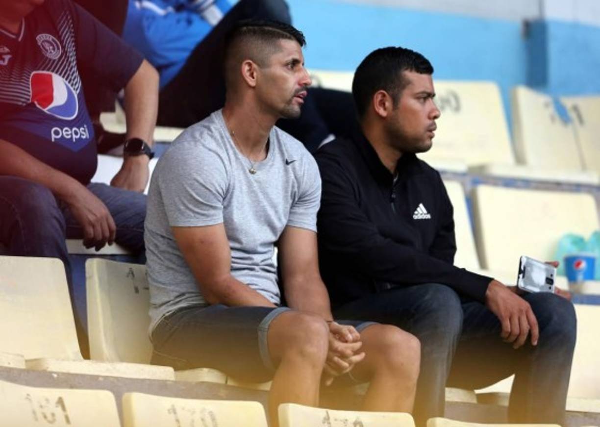 El brasileño Israel Silva, que anunció su retiro del fútbol en este año, estuvo en las gradas del Nacional viendo a su exequipo el Motagua contra la UPN.