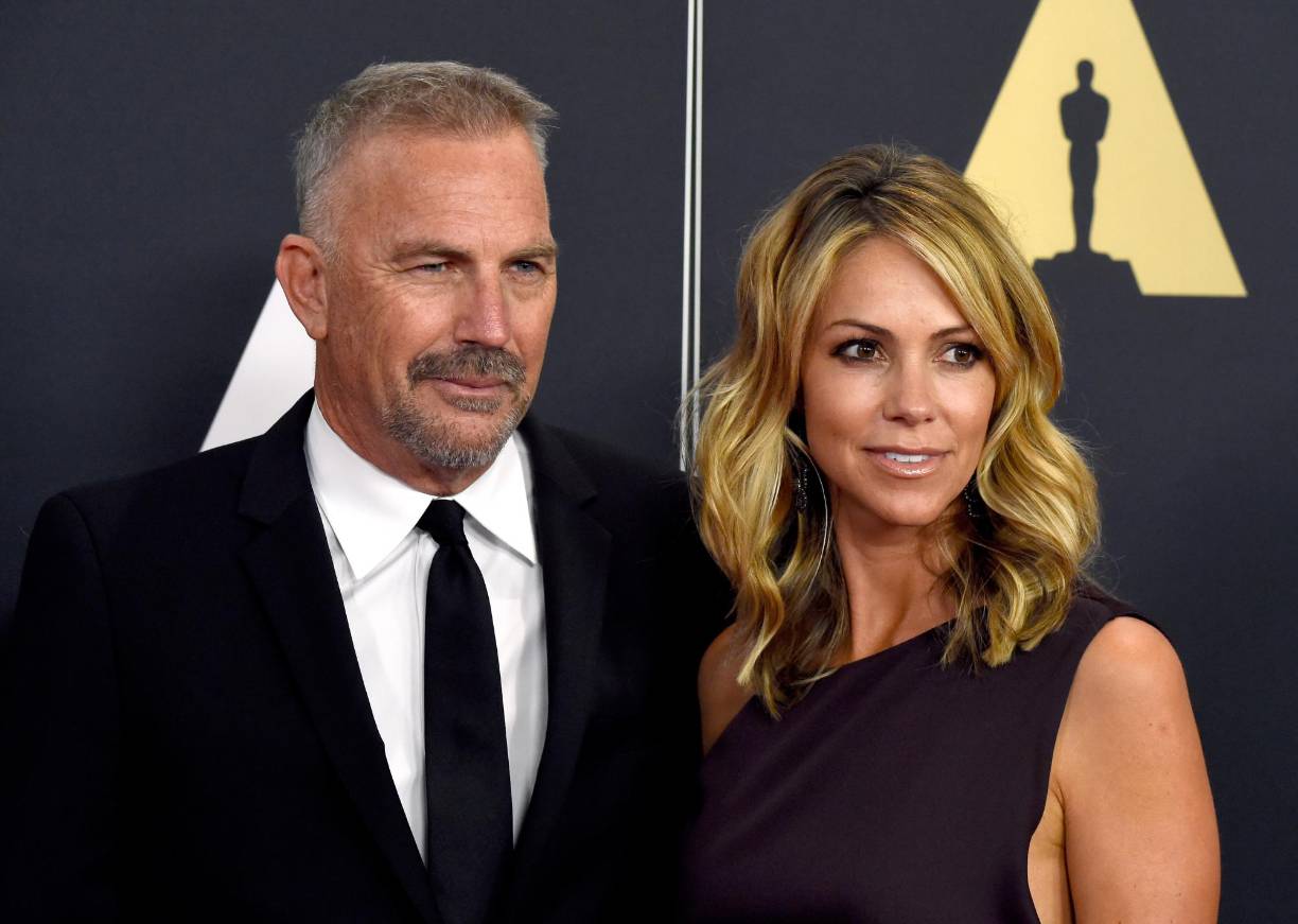 El equipo de abogados de Kevin Costner ha sostenido que la cantidad va mucho más allá de lo necesario, afirmando en documentos que “las necesidades razonables de los niños se satisfacen plenamente con una orden de manutención infantil de 63.209 dólares al mes” y que “La manutención superior a esa cantidad es simplemente manutención conyugal encubierta”.