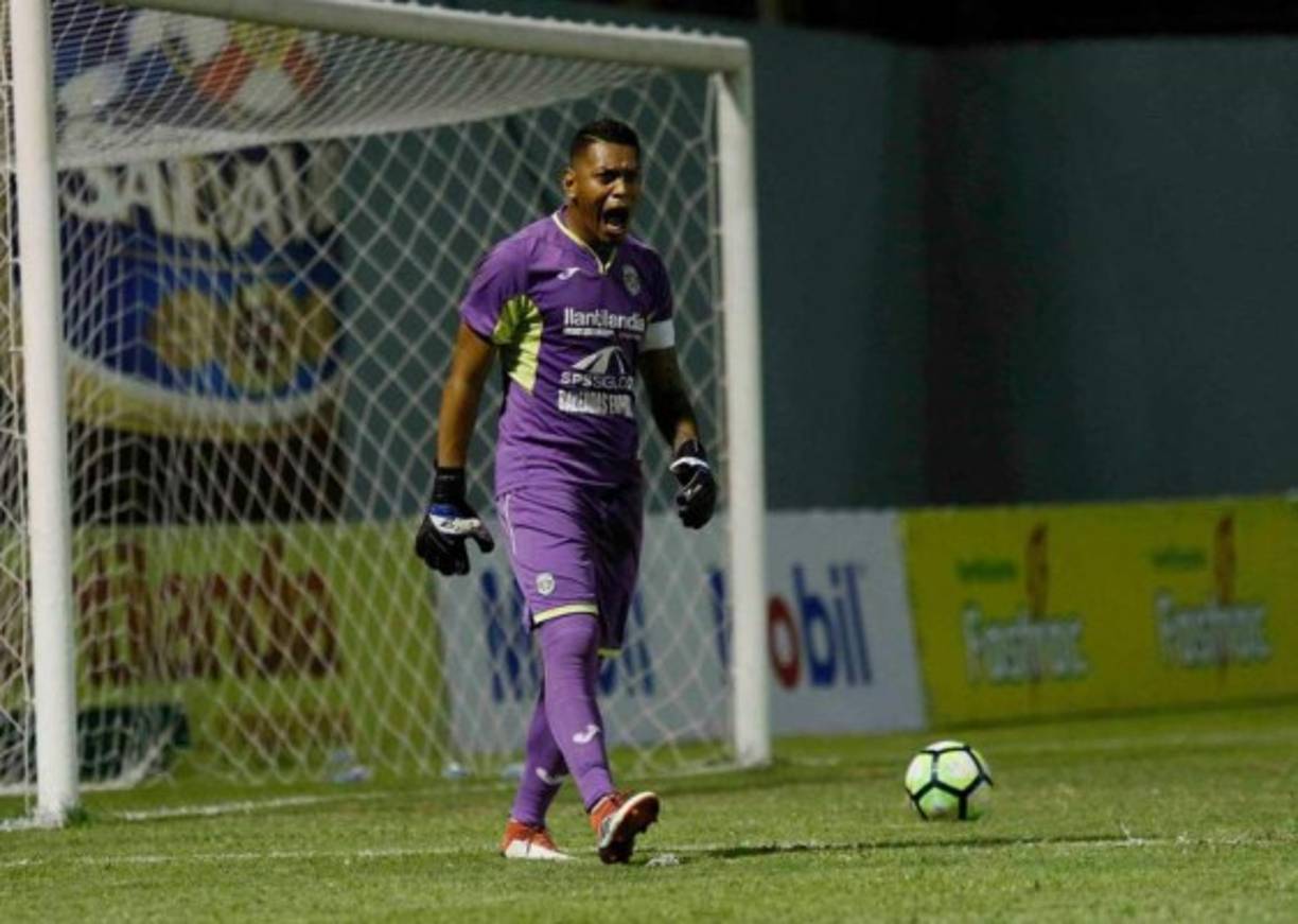 Denovan Torres ha sido seleccionado en algunas ocasiones por sus actuaciones con el Marathón.