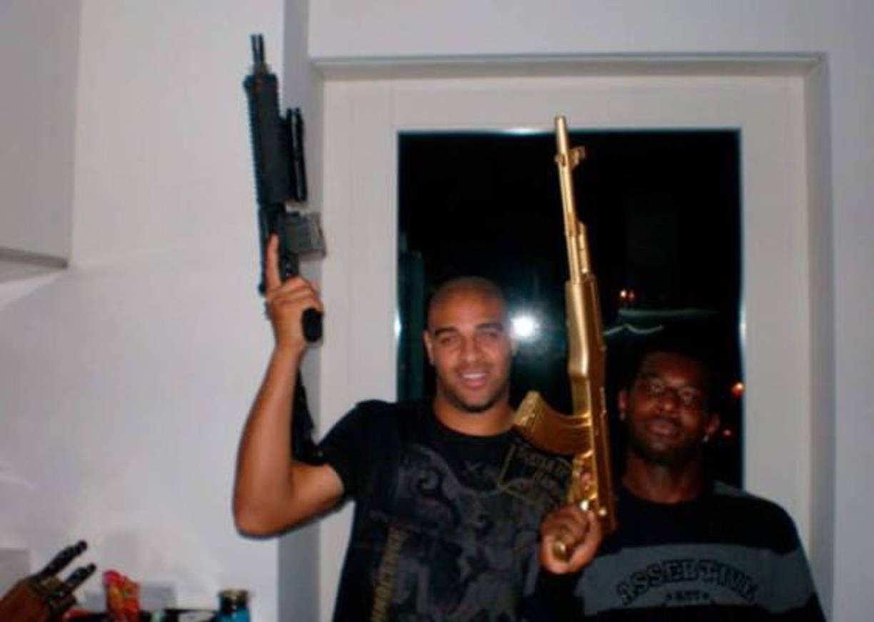 Adriano Leite: Se retiró de las canchas, perdió todo lo que tenía y volvió a sus orígenes: las favelas.