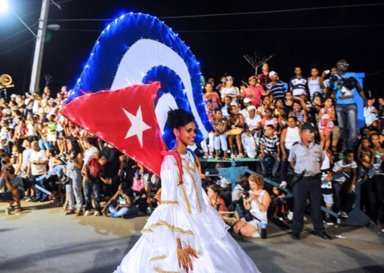 Raúl Castro encabezó el aniversario del asalto al Moncada en Santiago de Cuba, primera acción armada de la revolución liderada por su hermano Fidel, ahora de 88 años y retirado del poder desde 2006, quien fue el gran ausente en esta celebración.