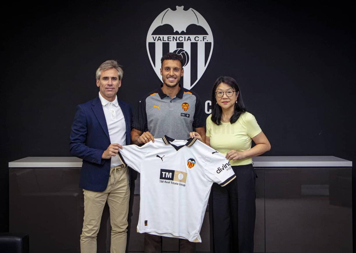 El Valencia CF ha anunciado la llegada del centrocampista internacional marroquí Selim Amallah como cuarto refuerzo de su plantilla para esta temporada.