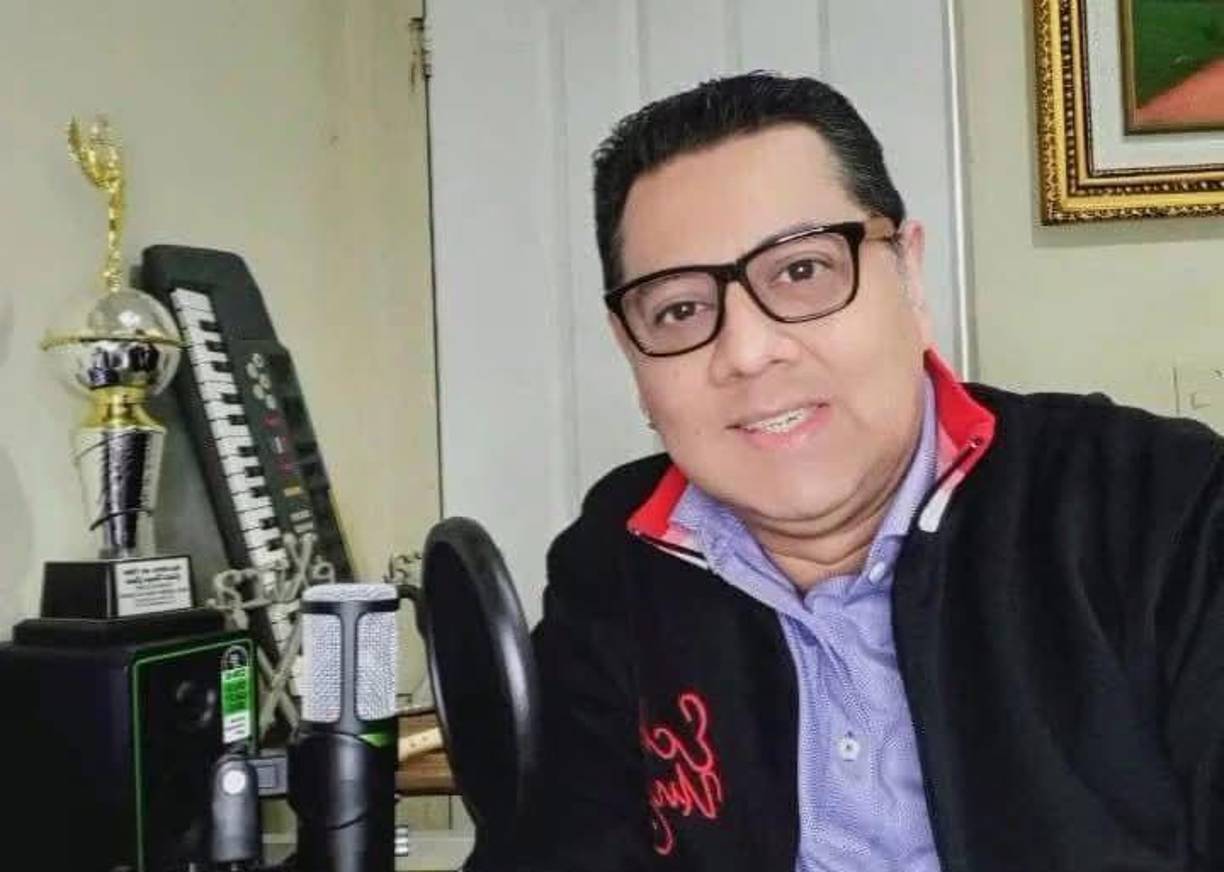 Carlos era conocido como “El Ingeniero” desde su participación en el popular programa “A Toda Máquina”, del cual era la voz comercial. 