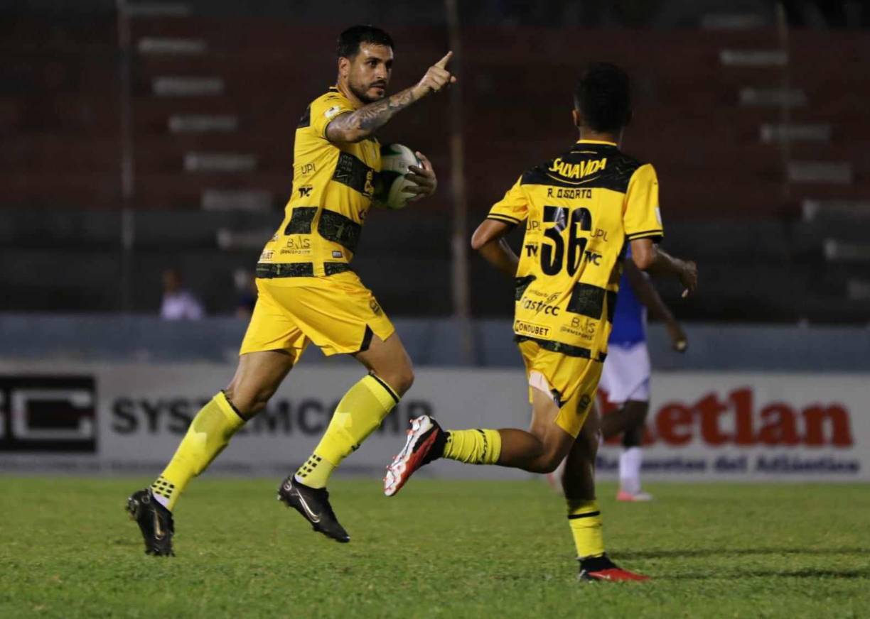Ramiro Rocca, que apenas tenía dos minutos en el terreno de juego, colocó el 2-2 del partido tras definir en el área chica.