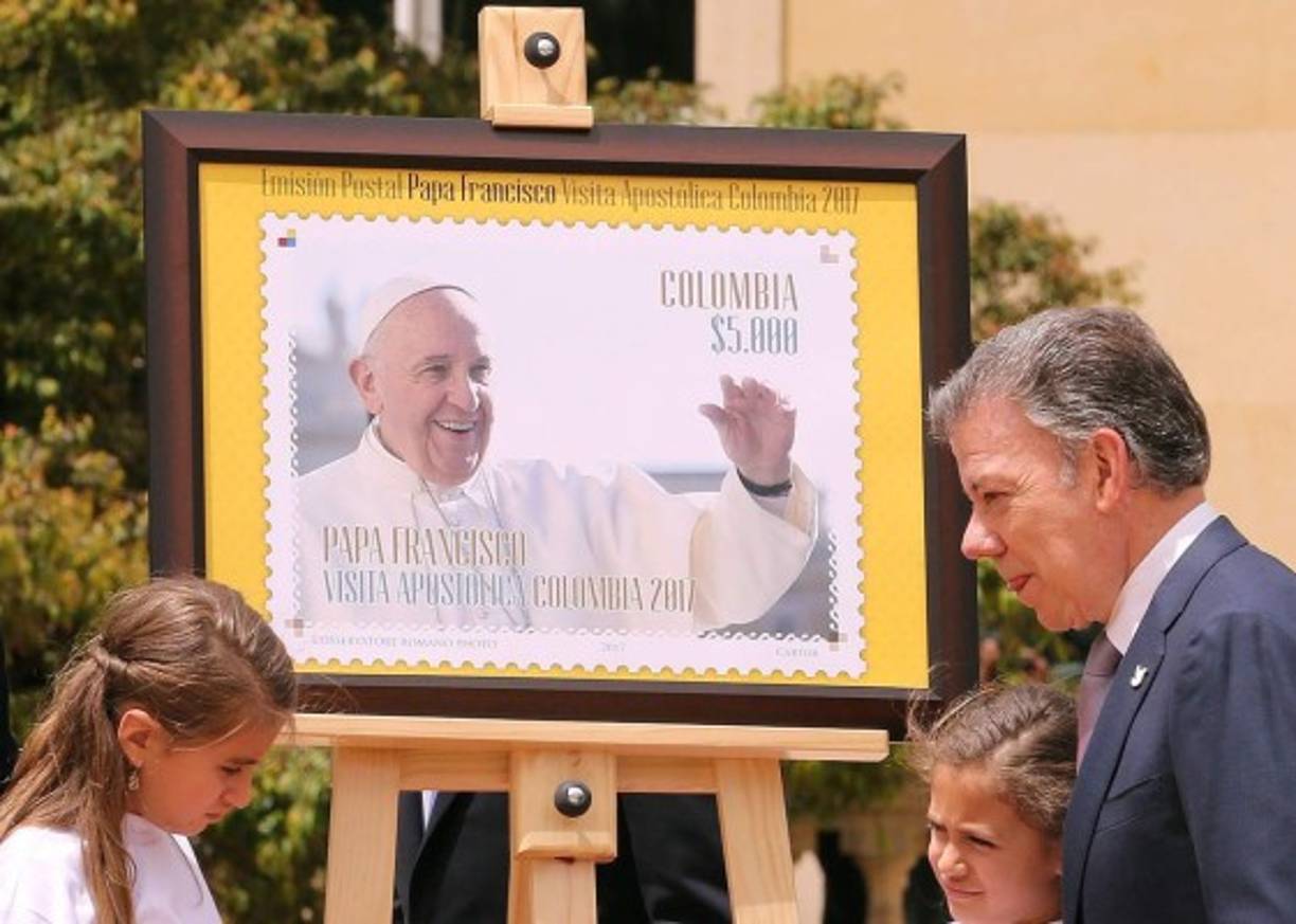 - 38.000 estampillas -<br/><br/>Se emitieron en homenaje a Francisco. Los timbres, que tendrán un valor de entre 1,7 y 3,4 dólares, circularán en los 192 países y territorios miembros de la Unión Postal Universal (UPU).