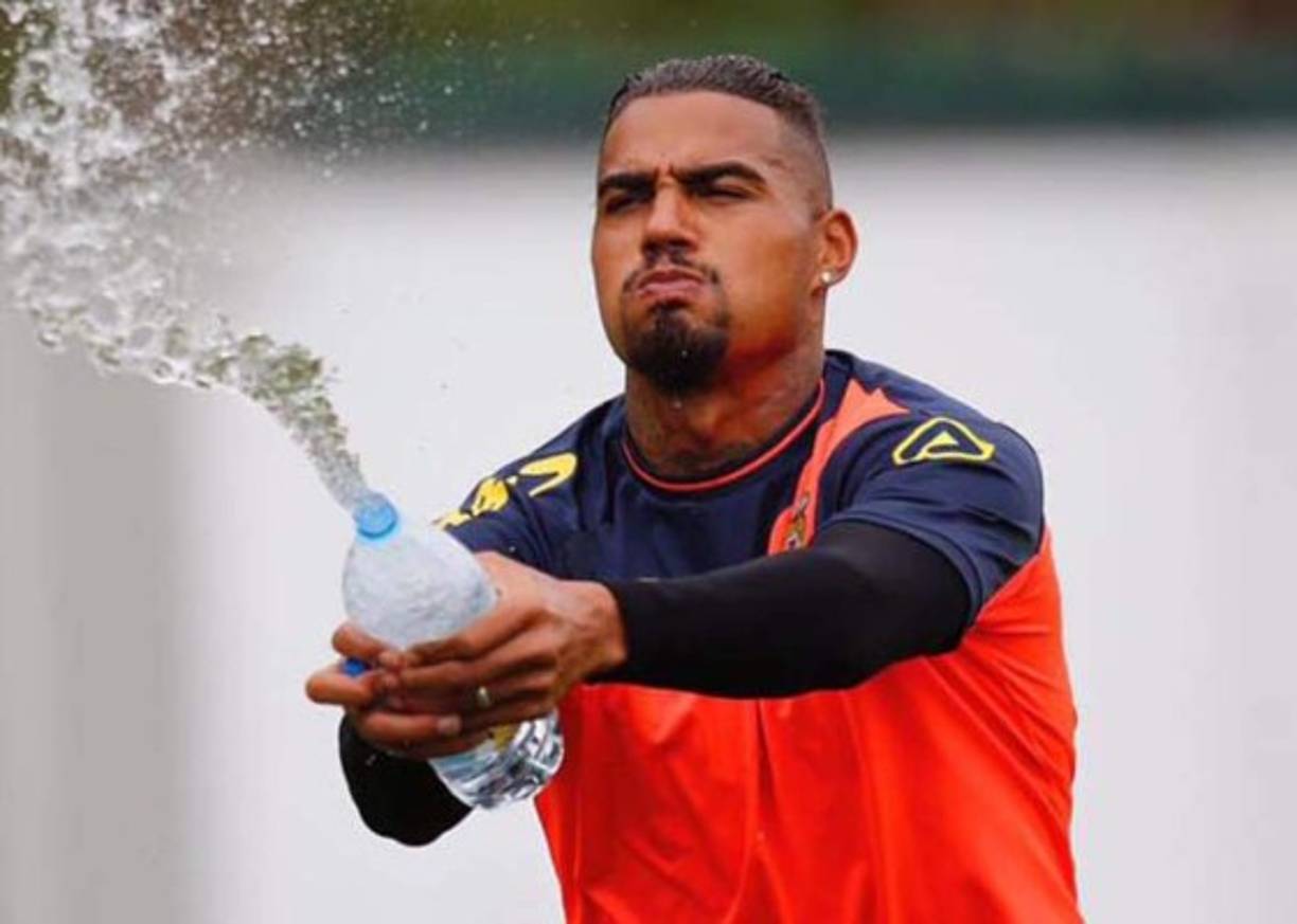 Paró un partido amistoso del Milan en el campo del Pro Patrio por insultos racistas. Sus compañeros lo siguieron y el encuentro terminó en el minuto 26. 'El racismo es un virus como la malaria', dijo más tarde.