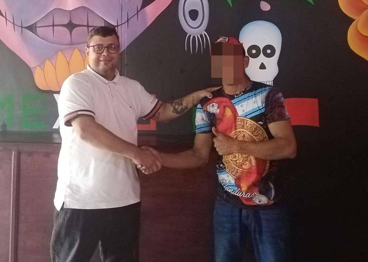 Douglas era el propietario del restaurante de comida mexicana Tacorriendo en Santa Cruz de Yojoa, departamento de Cortés.