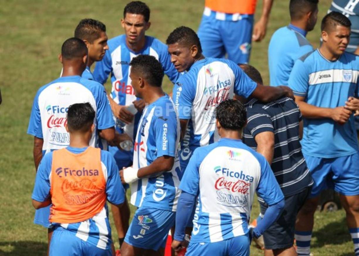 Costly se ha metido de lleno con el grupo y es uno de los líderes claves en la Bicolor. Su experiencia es fundamental.