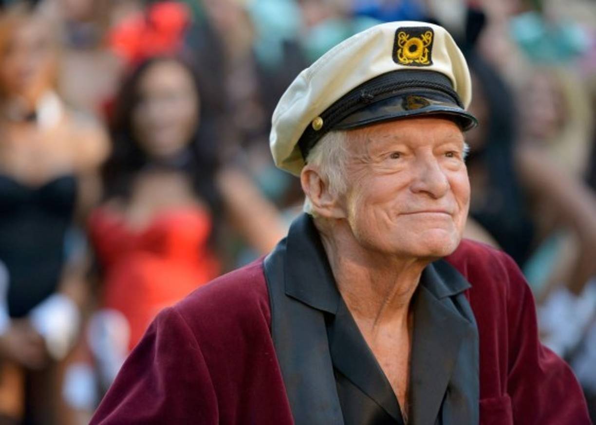 HUGH HEFNER, 91 años, carismático fundador de la revista Playboy. Fallecido el 27 de septiembre.
