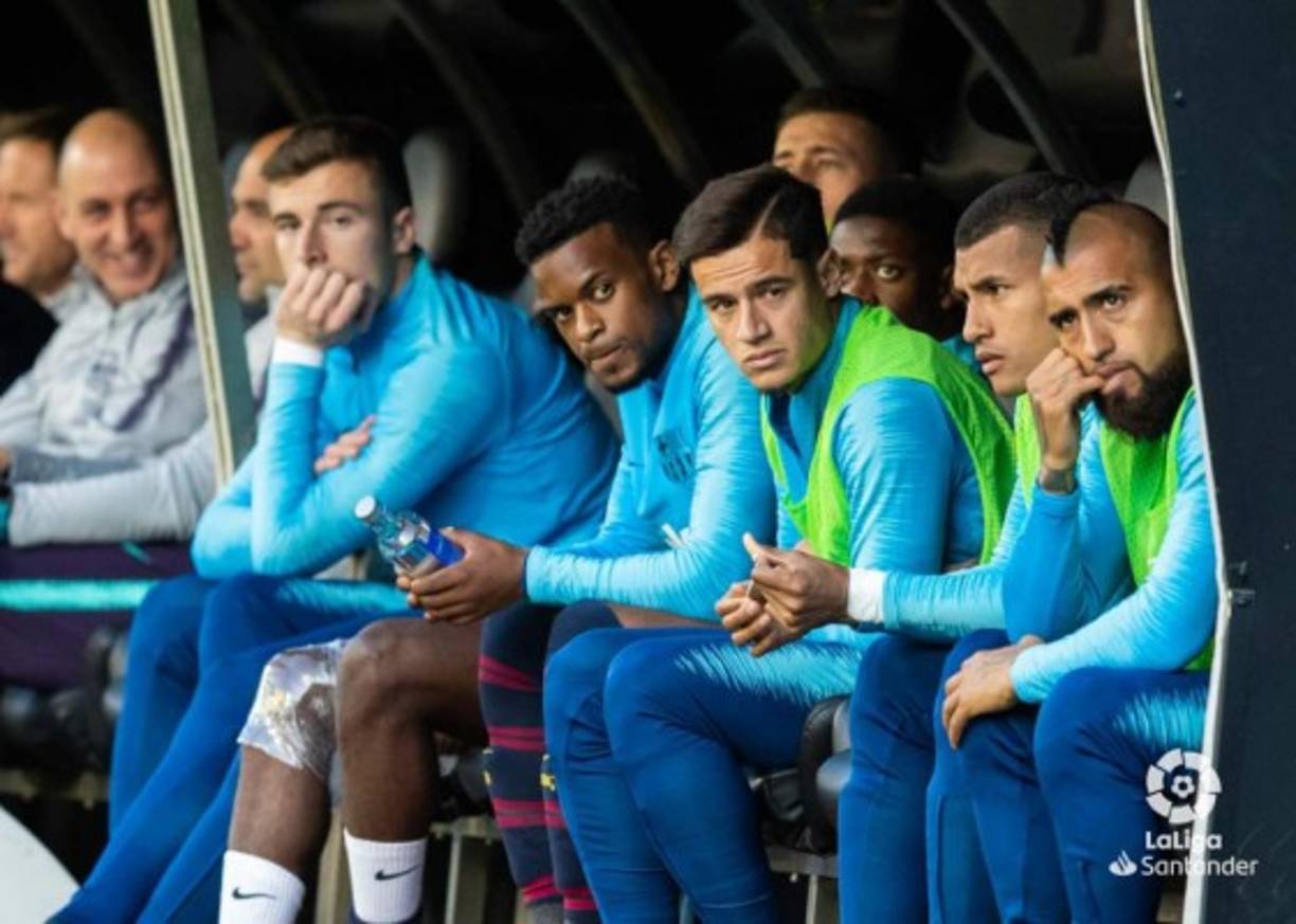El banco de suplentes del Barcelona, con Coutinho, Arturo Vidal, Semedo, entro otros.