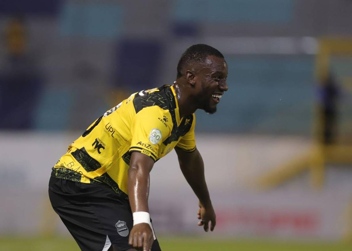 La alegría de Darixon Vuelto tras su golazo contra el Victoria luego de un centro de Franklin Flores.